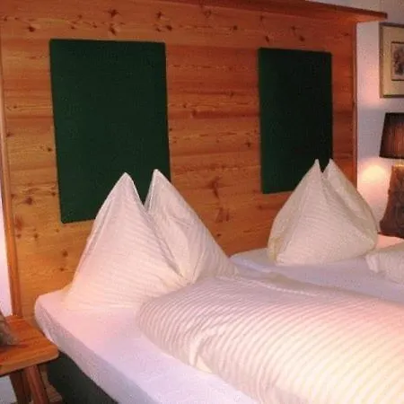 לינה וארוחת בוקר Haus Edith